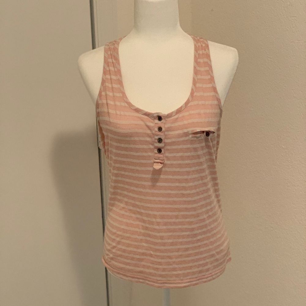Razor back tee